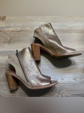 Donald J. Pliner Kaden Metallic Rose Gold Open-Toe Block Heel Sandal
